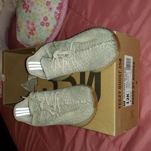 Yeezy boots 350 size 12k for kids .